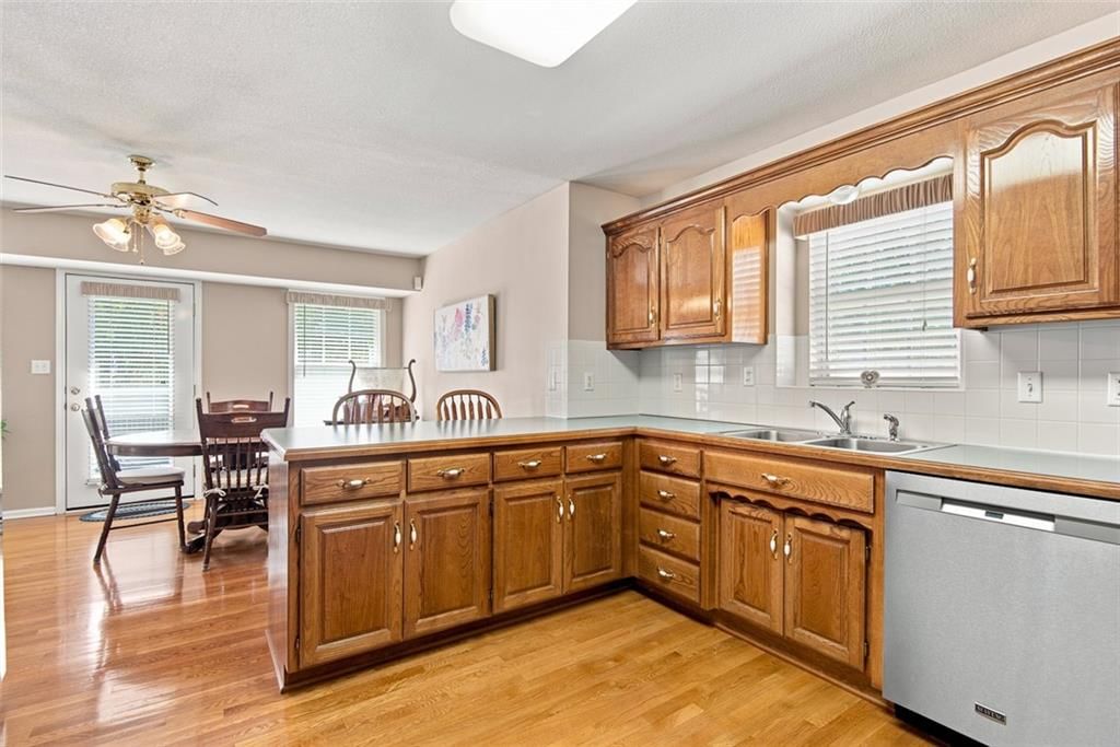 337 SE Canterbury Lane — photo 9