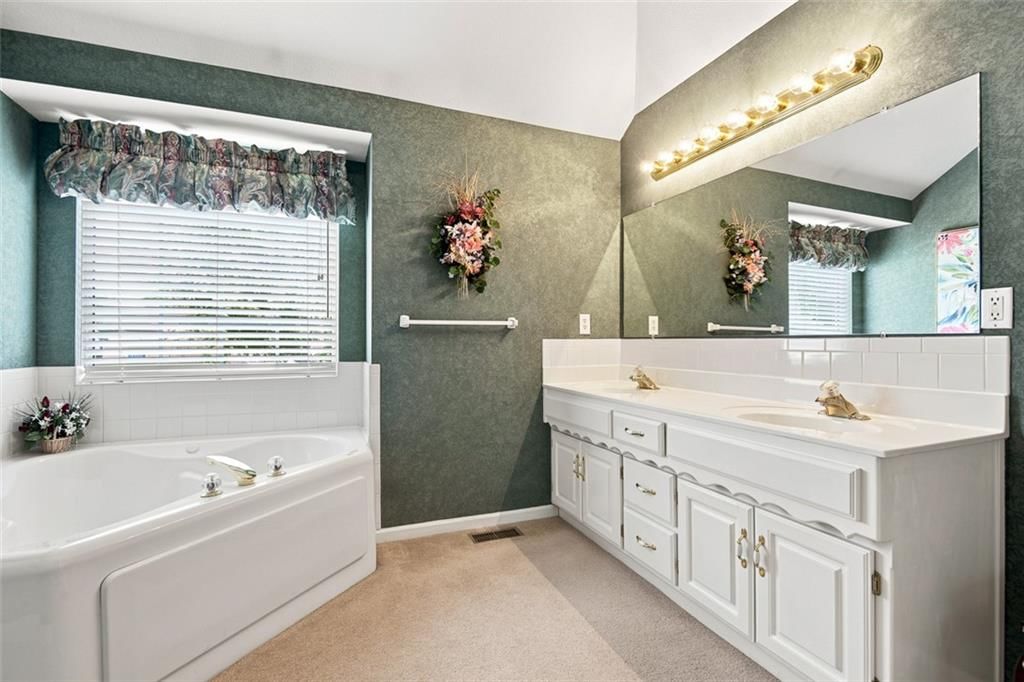 337 SE Canterbury Lane — photo 18
