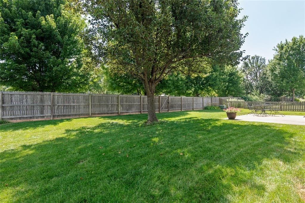337 SE Canterbury Lane — photo 30