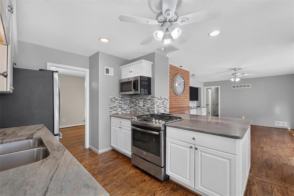 426 W 109th Street — photo 23
