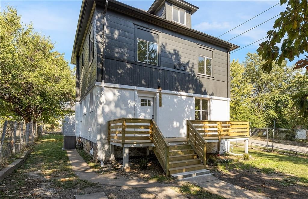 3242 Roberts Street — photo 3