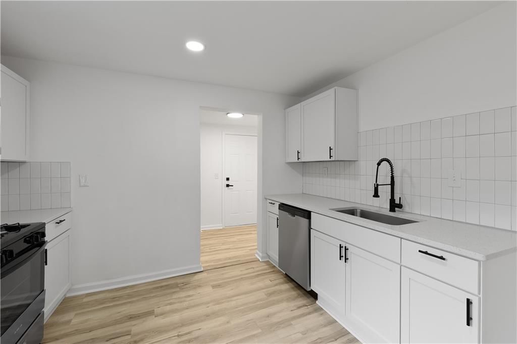 3242 Roberts Street — photo 13