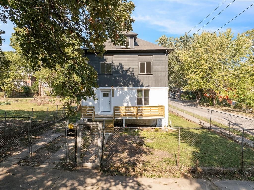 3242 Roberts Street — photo 41