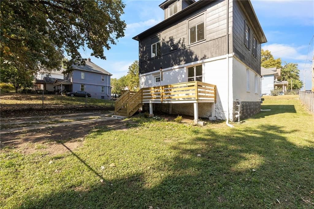3242 Roberts Street — photo 44