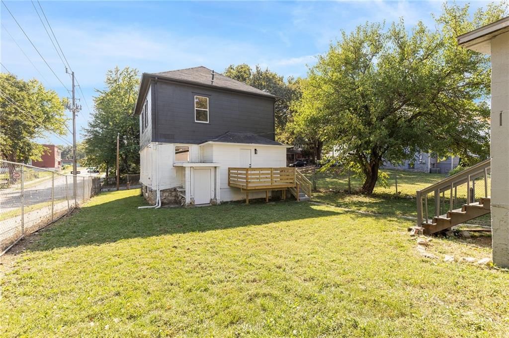 3242 Roberts Street — photo 50