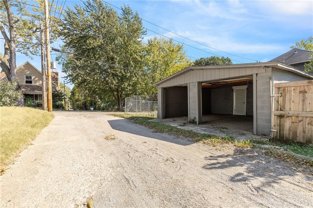 3242 Roberts Street — photo 51