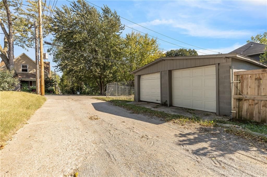 3242 Roberts Street — photo 52