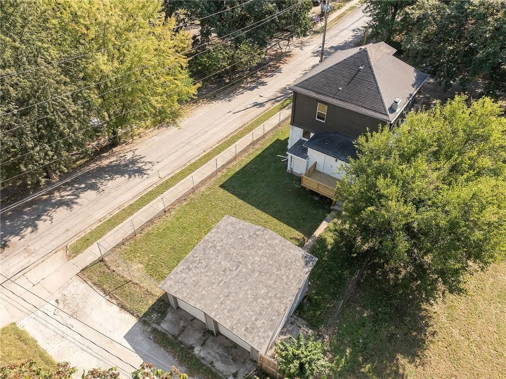 3242 Roberts Street — photo 56