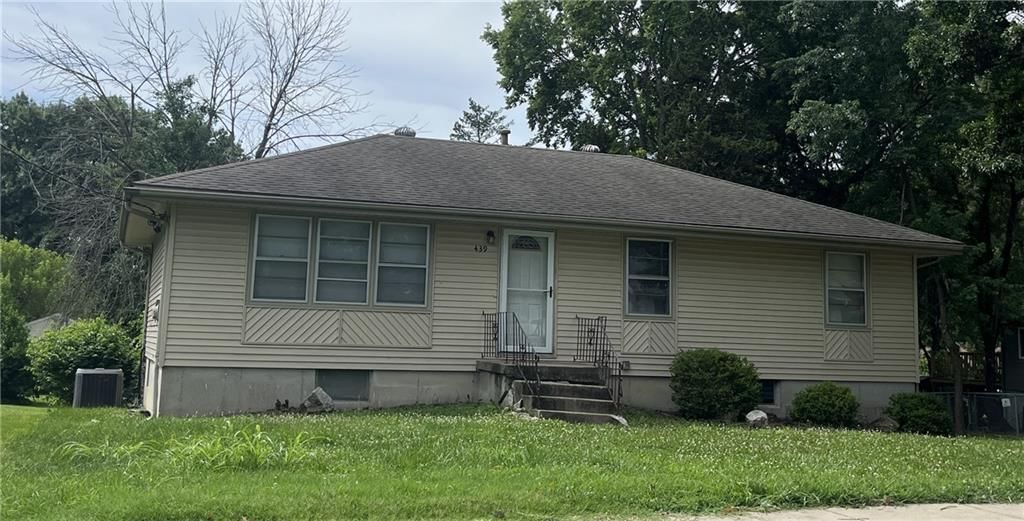 439 E Whittier Street — photo 1