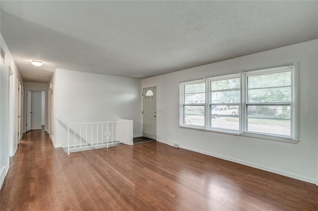 439 E Whittier Street — photo 3