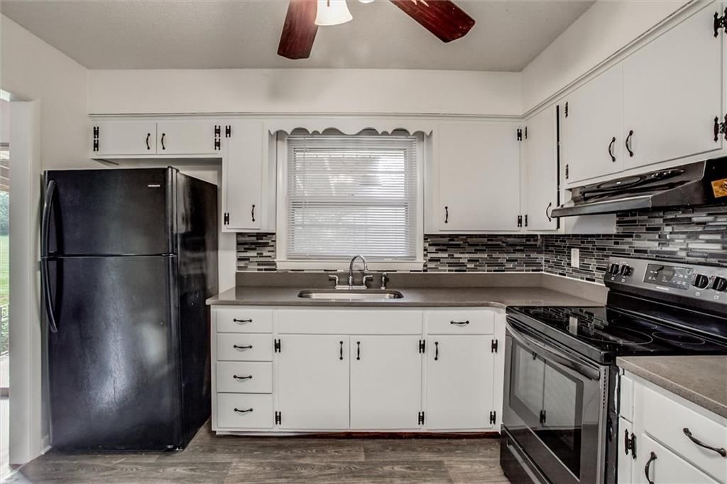 439 E Whittier Street — photo 10