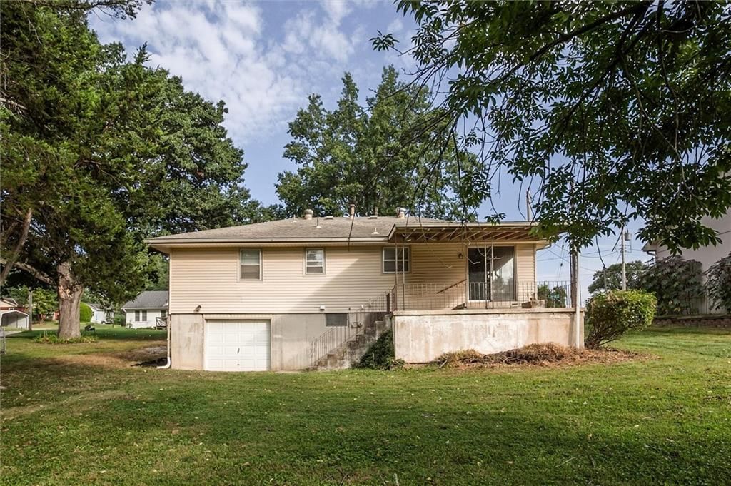 439 E Whittier Street — photo 24