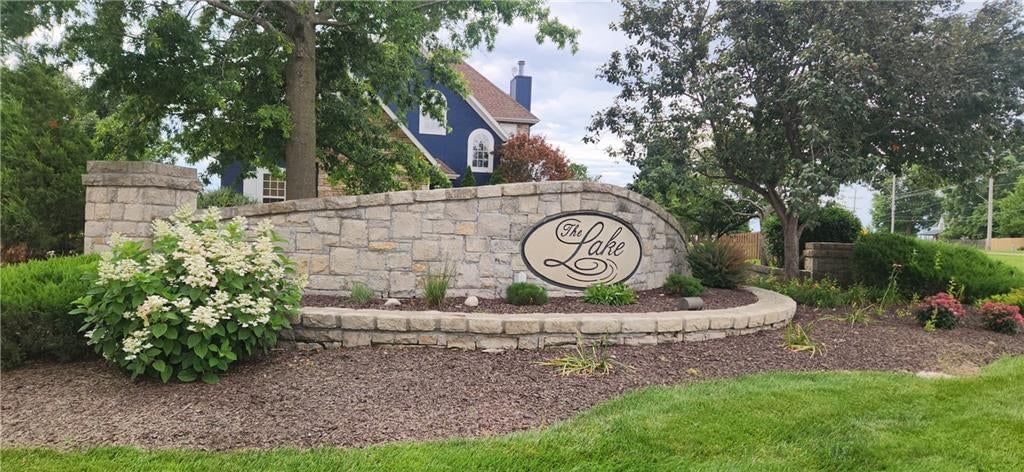 108 Shoreline Drive, Louisburg, KS