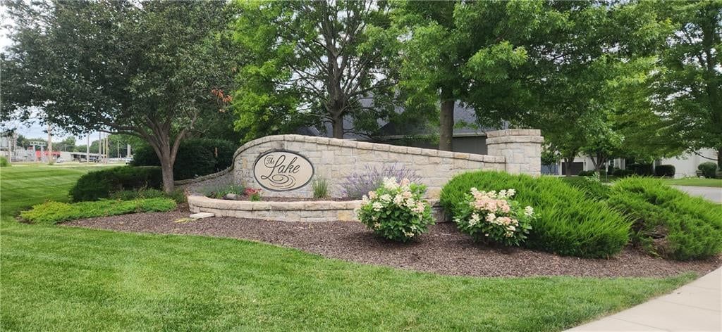 108 Shoreline Drive, Louisburg, KS: listing photo 3