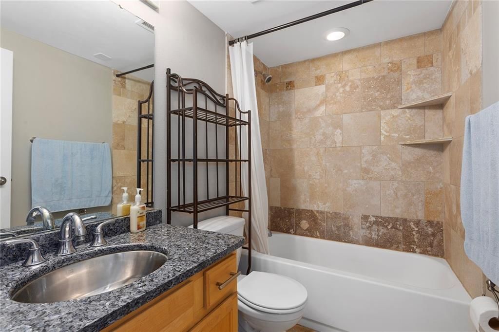 700 E 8TH Street — photo 12