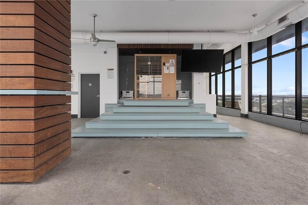 700 E 8TH Street — photo 23