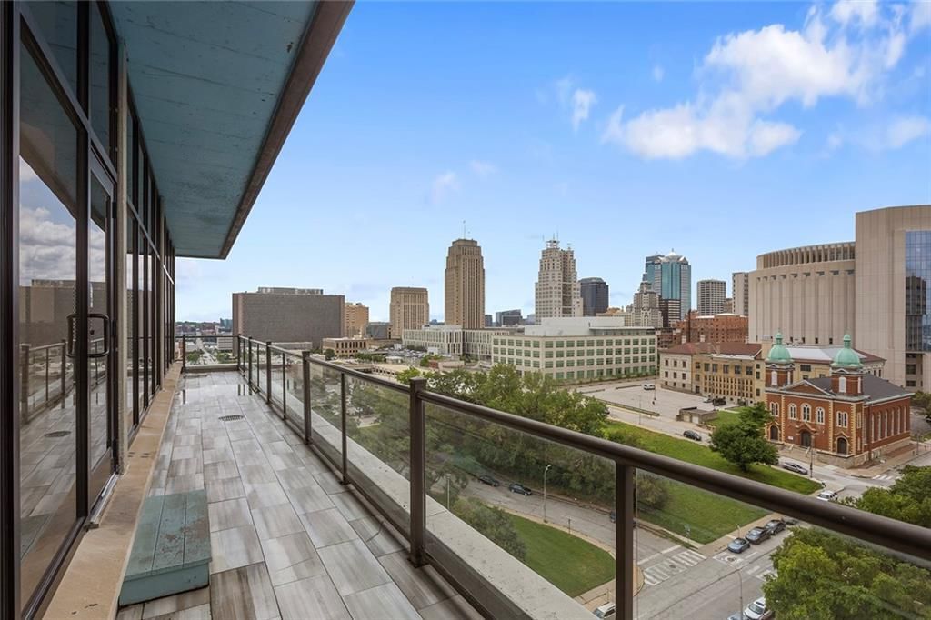 700 E 8TH Street — photo 31