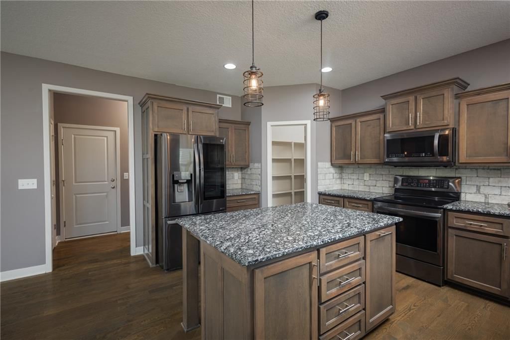 1802 VERBENA Avenue — photo 5