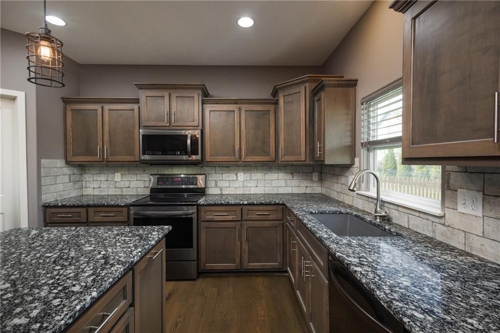 1802 VERBENA Avenue — photo 6