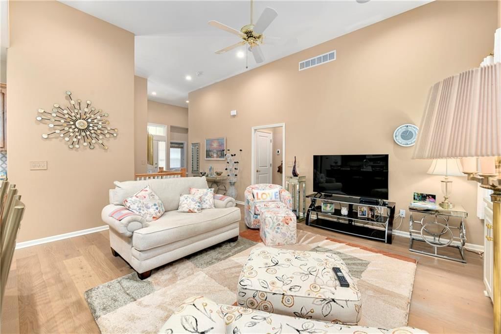 814 NE Algonquin Street — photo 13