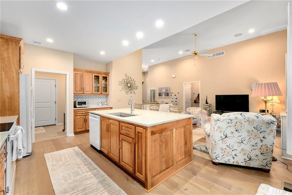 814 NE Algonquin Street — photo 14