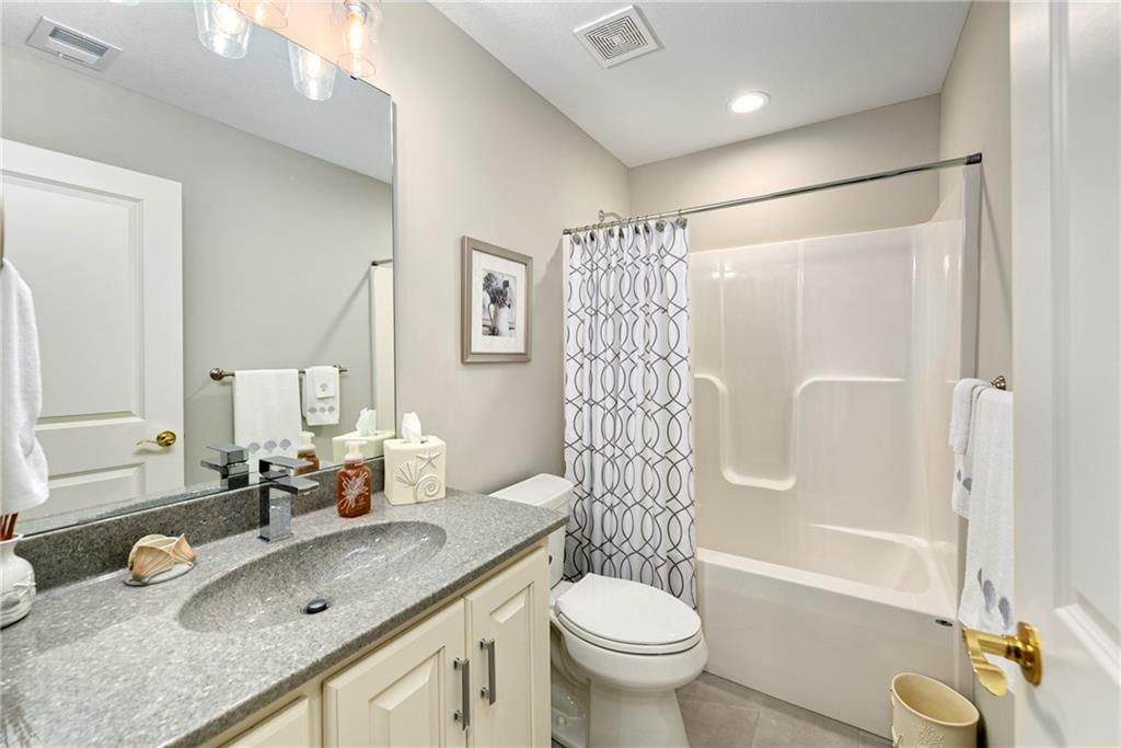 814 NE Algonquin Street — photo 39