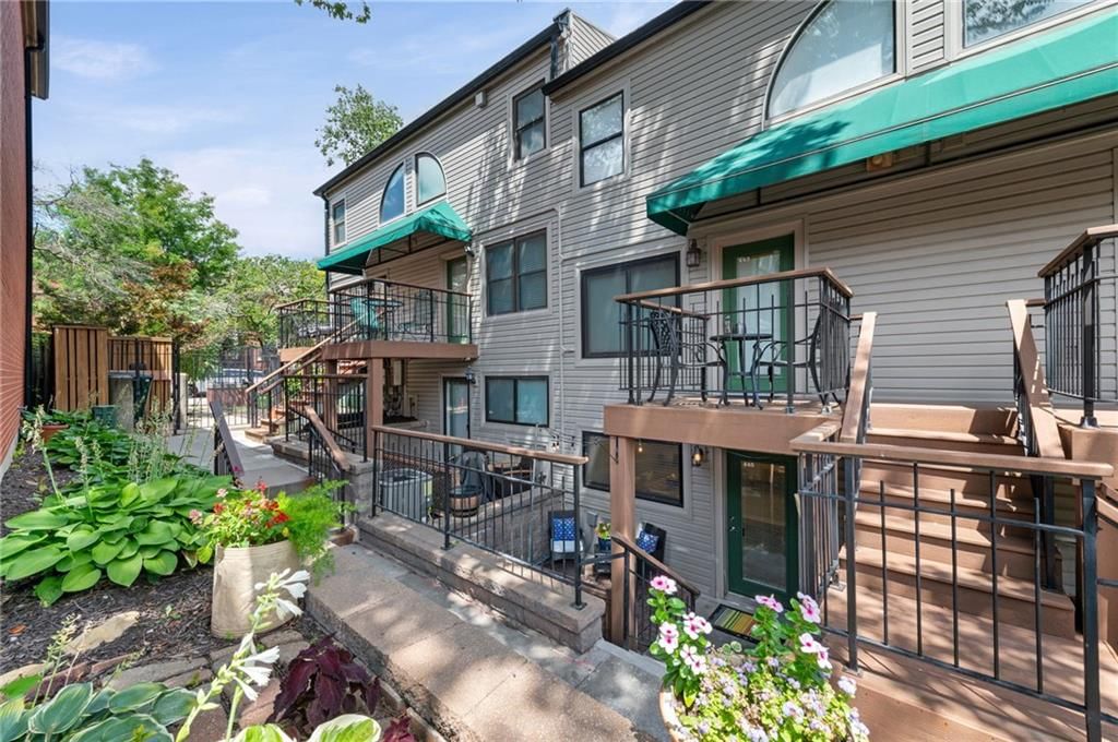 445 W 10th Street — photo 16