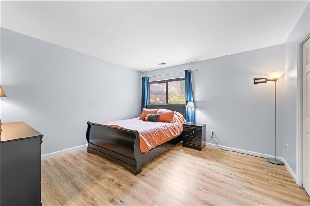 445 W 10th Street — photo 18