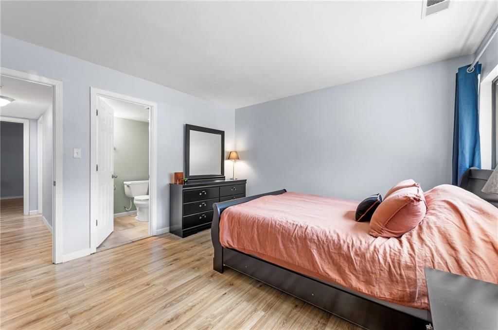 445 W 10th Street — photo 19