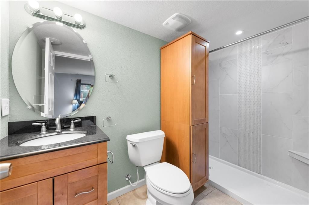 445 W 10th Street — photo 21