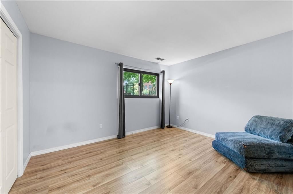 445 W 10th Street — photo 22