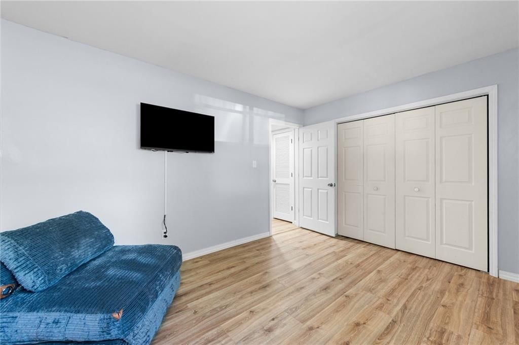 445 W 10th Street — photo 23