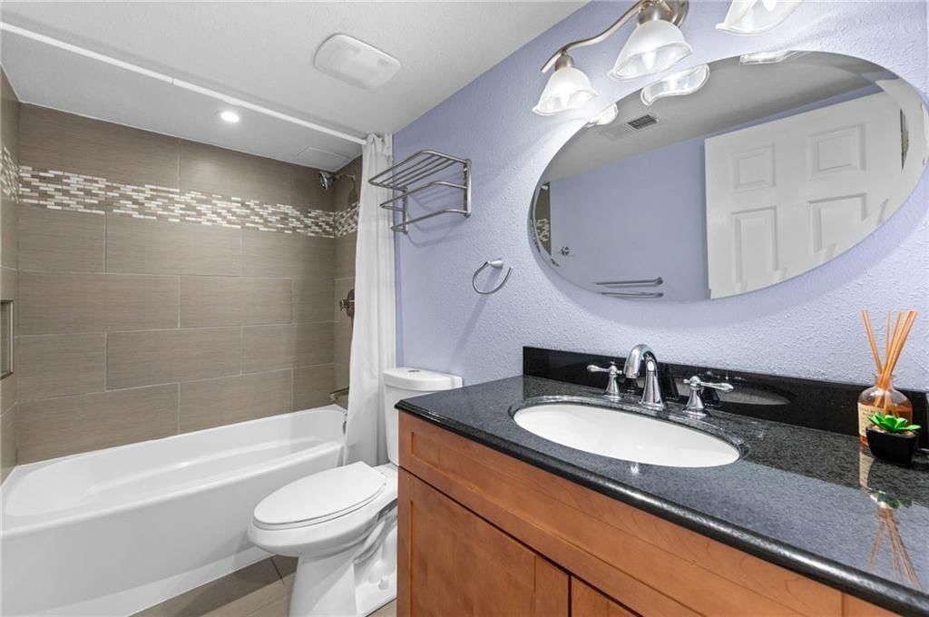 445 W 10th Street — photo 24