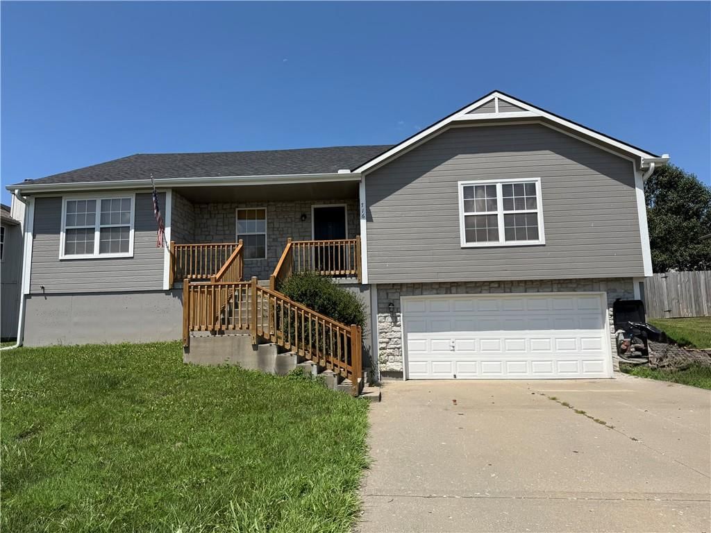 716 SW Brome Drive — photo 1