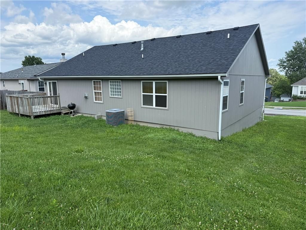 716 SW Brome Drive — photo 4