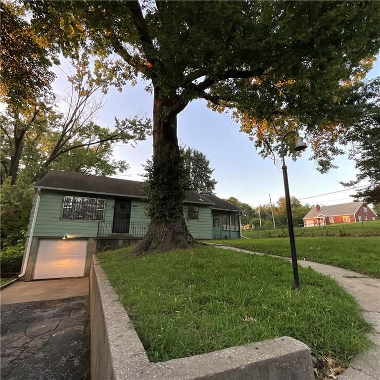 5800 Yecker Avenue — photo 1