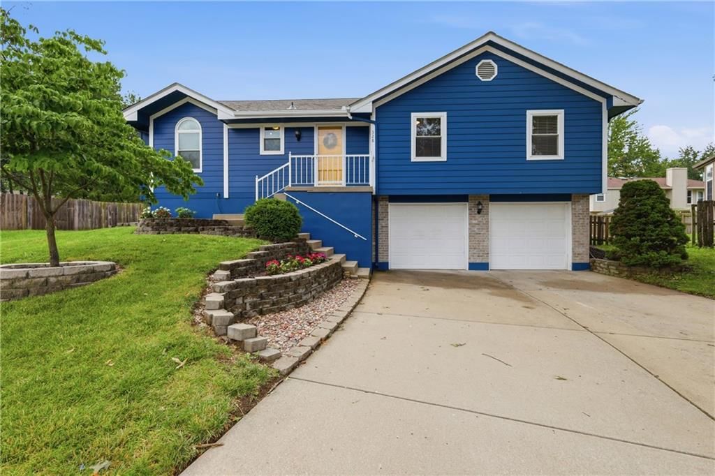 528 NE Wood Court — photo 1
