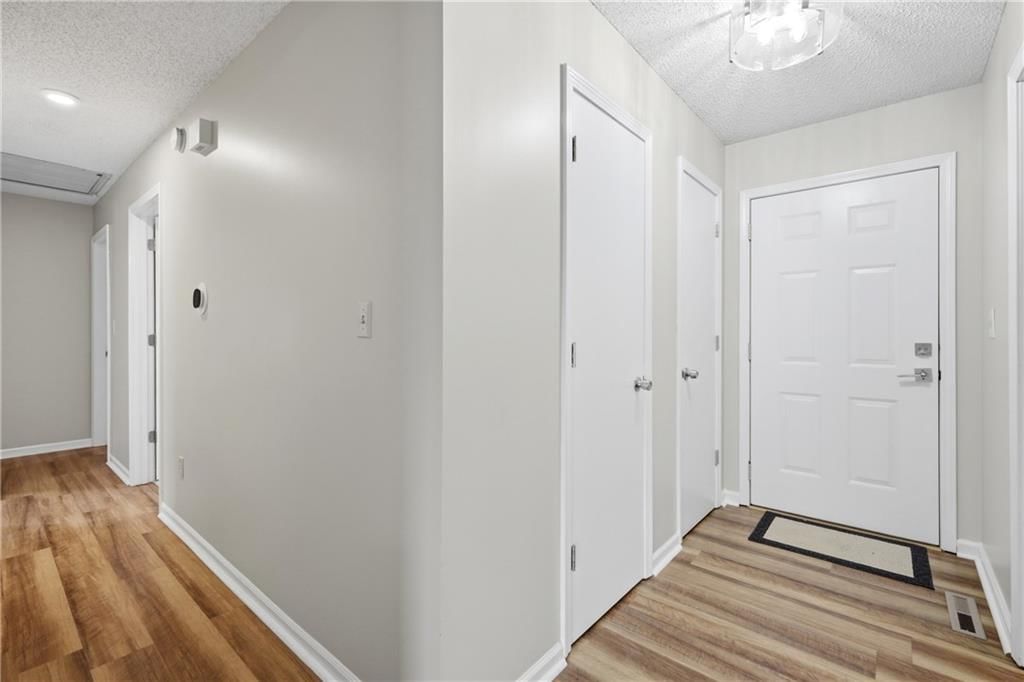 528 NE Wood Court — photo 3