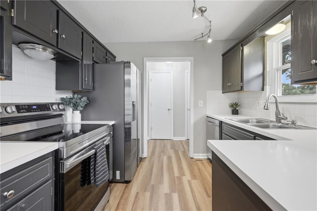 528 NE Wood Court — photo 5