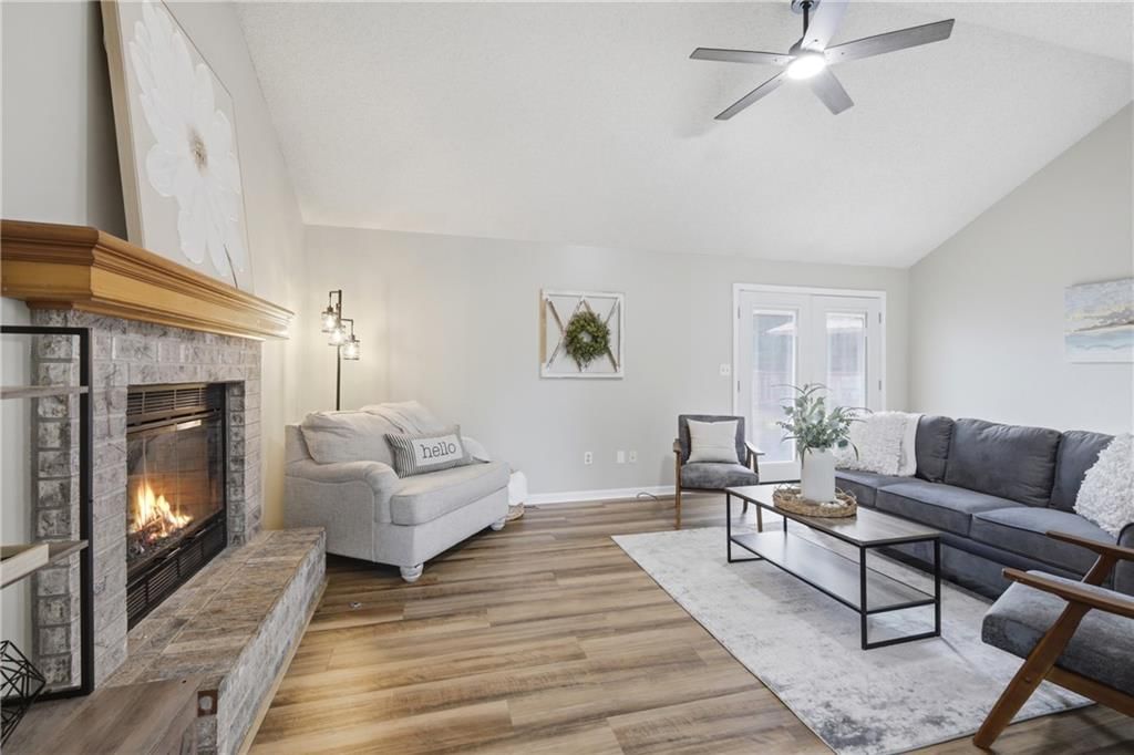 528 NE Wood Court — photo 8