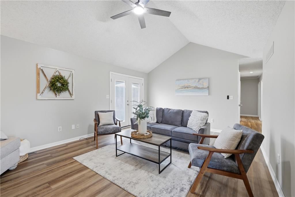 528 NE Wood Court — photo 9