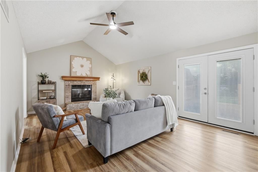 528 NE Wood Court — photo 11