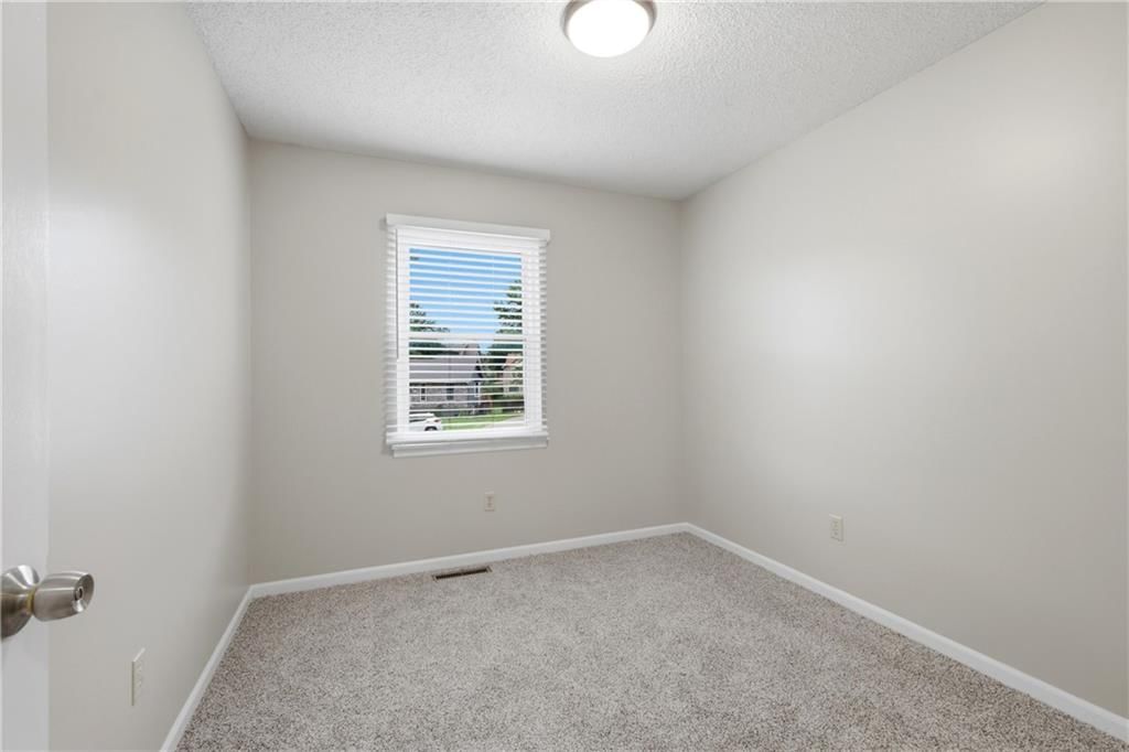528 NE Wood Court — photo 19