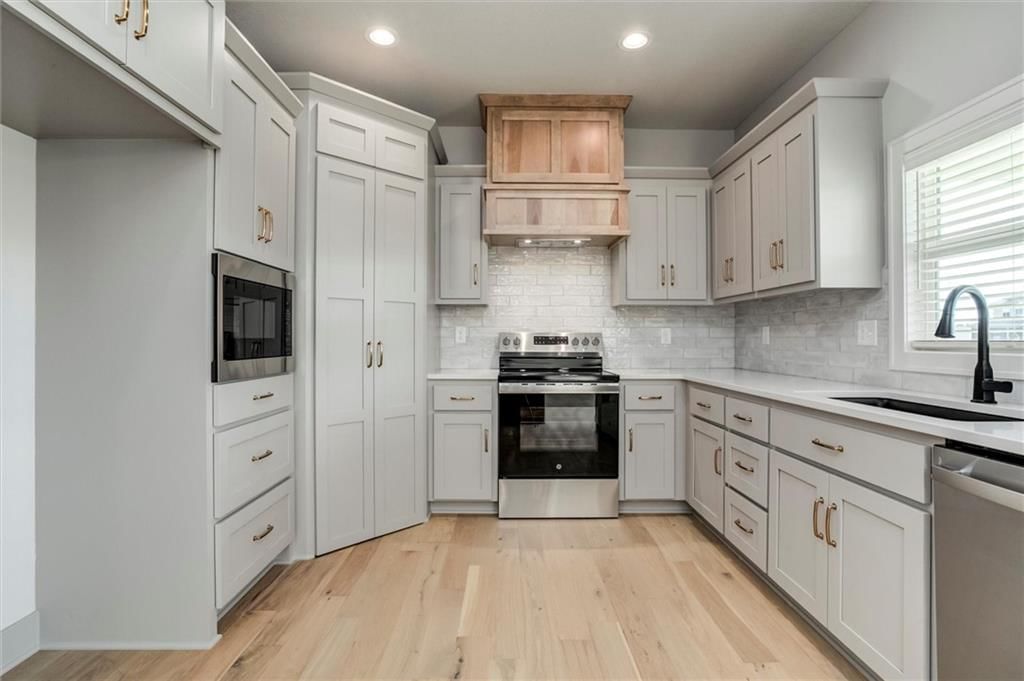 16941 S Brentwood Street — photo 4