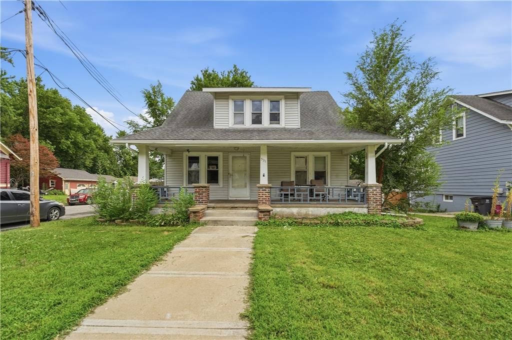 531 E College Street — photo 1