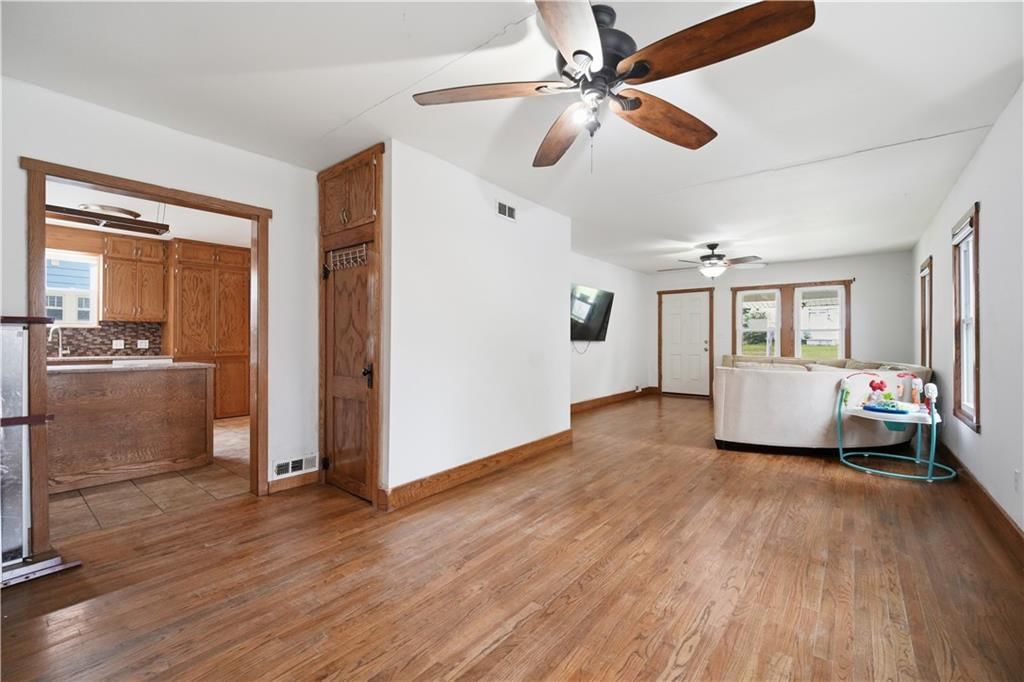 531 E College Street — photo 8