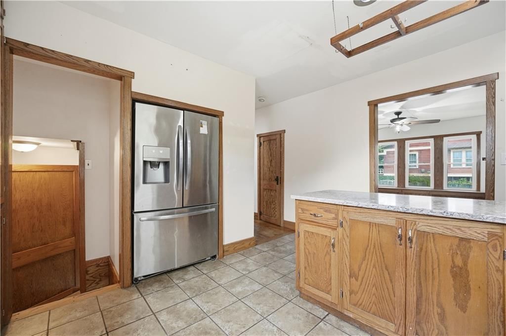 531 E College Street — photo 12