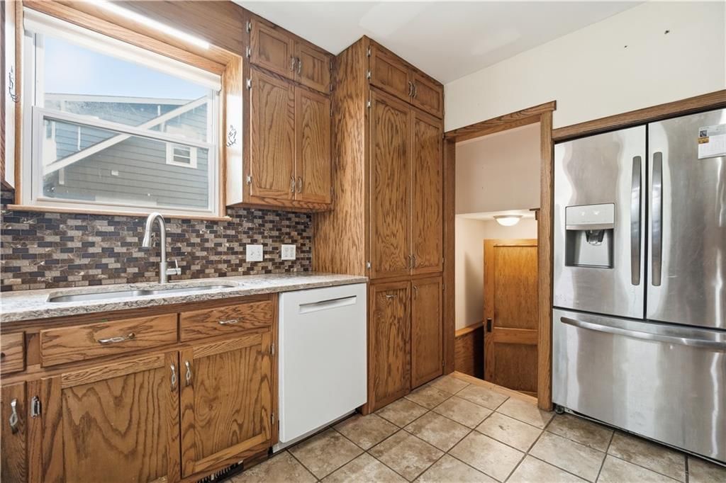 531 E College Street — photo 13