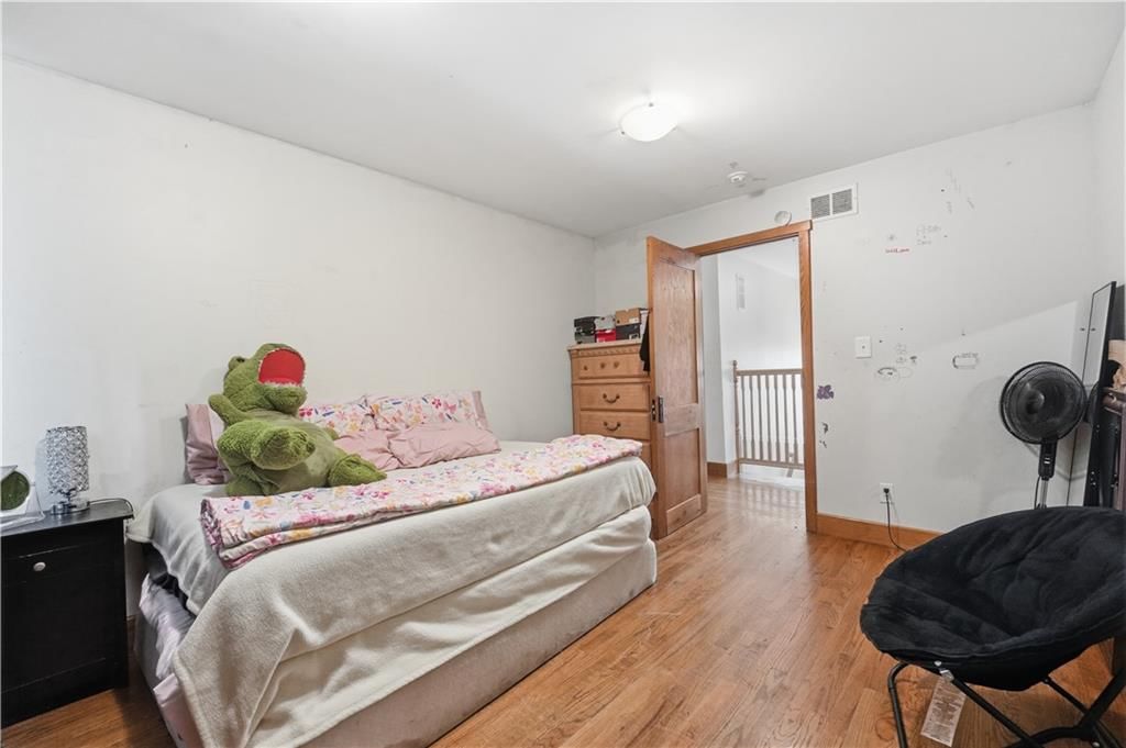 531 E College Street — photo 21