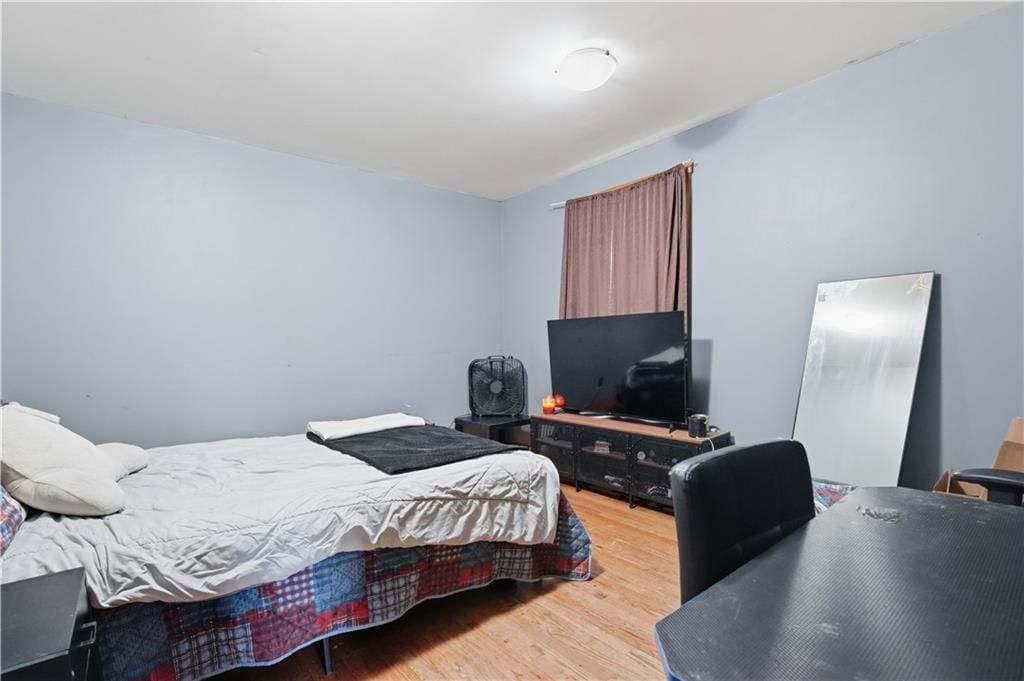 531 E College Street — photo 22